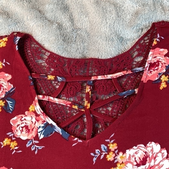 No Boundaries Floral Shirt - Picture 3 of 6